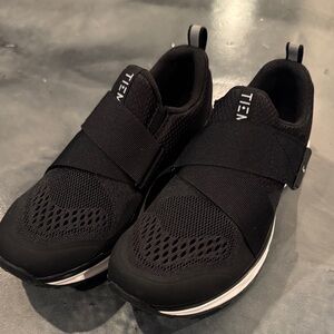 NEW - Never worn - Black TIEM’s Slipstream Size 6 US / 37 EU